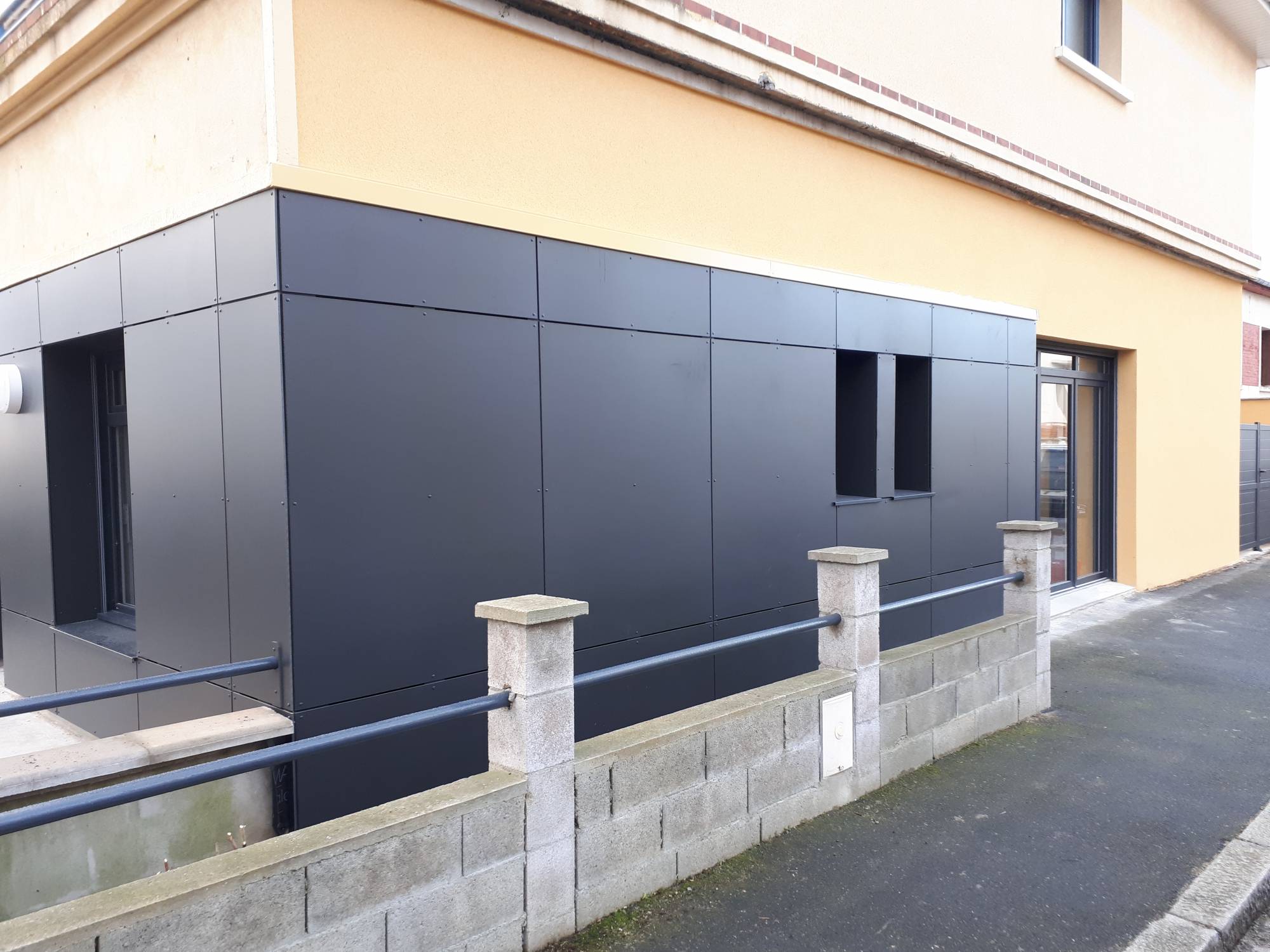 BARDAGE EN PANNEAU COMPACT 8 mm