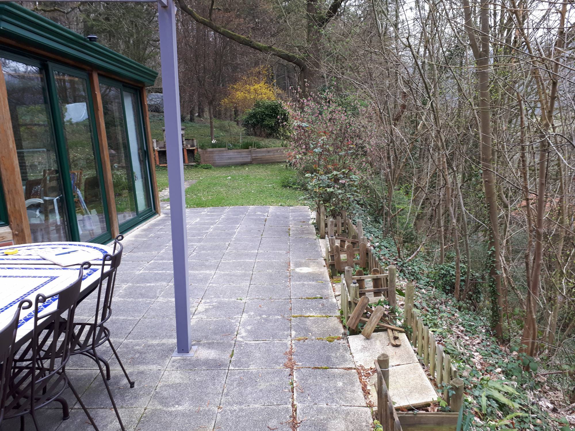 PROFITEZ DE SON EXTERIEUR AVEC UNE TERRASSE EN PIN  TRAITE