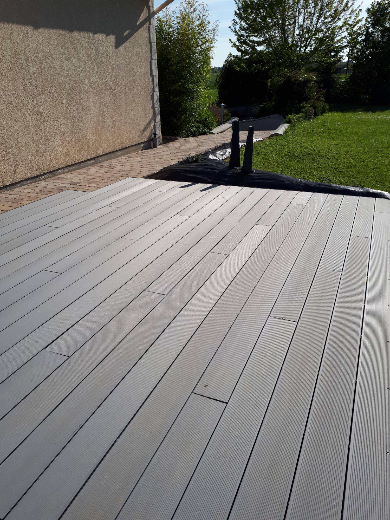 Terrasse contemporaine facile à vivre