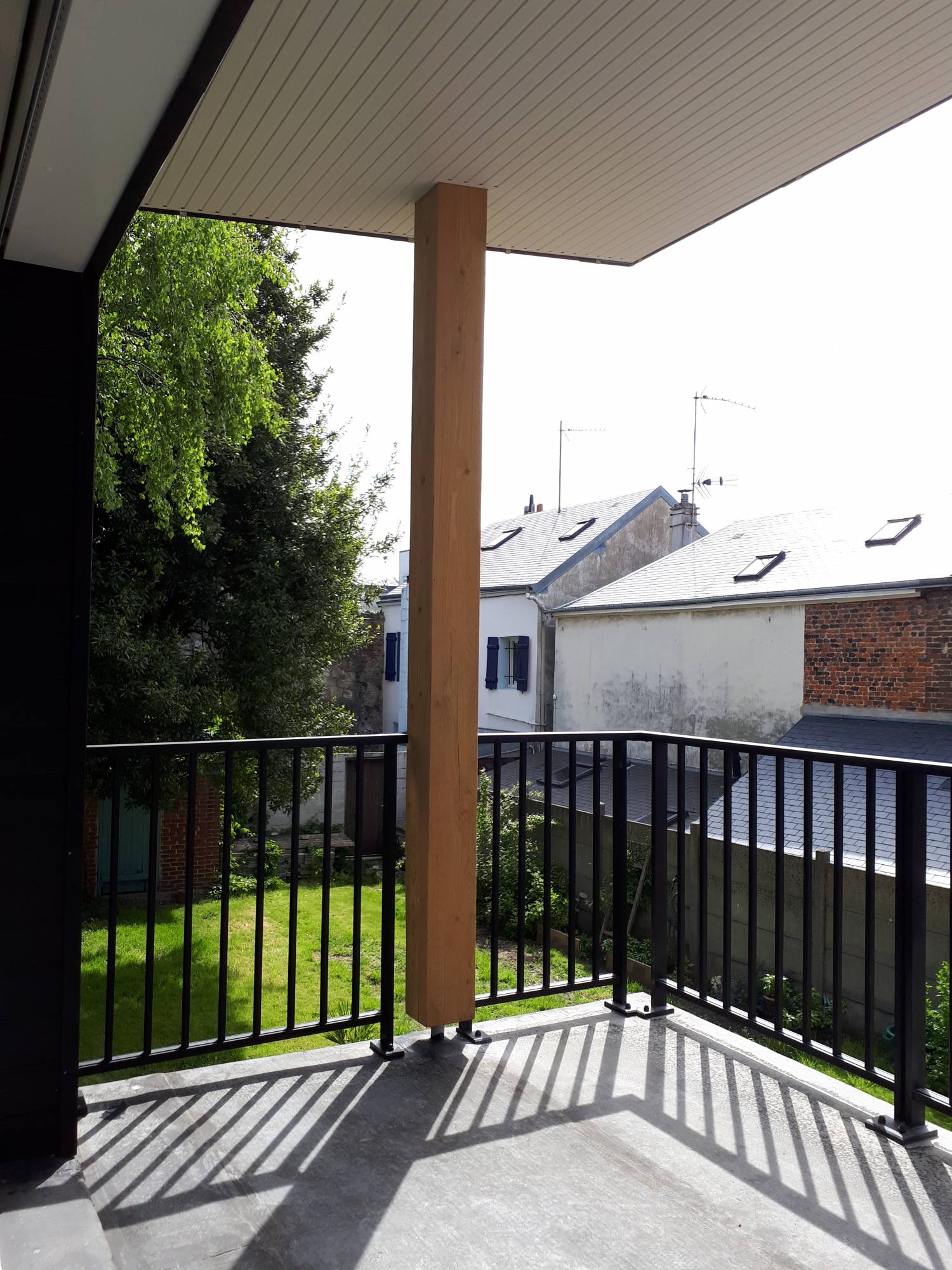 extension bois avec terrasse intégrée sur Montivilliers