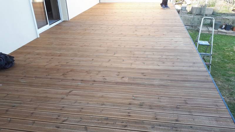 agencer son extérieur avec une terrasse en bois