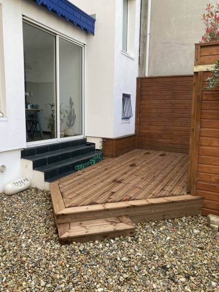 créer une terrasse essence pin sur son habitation