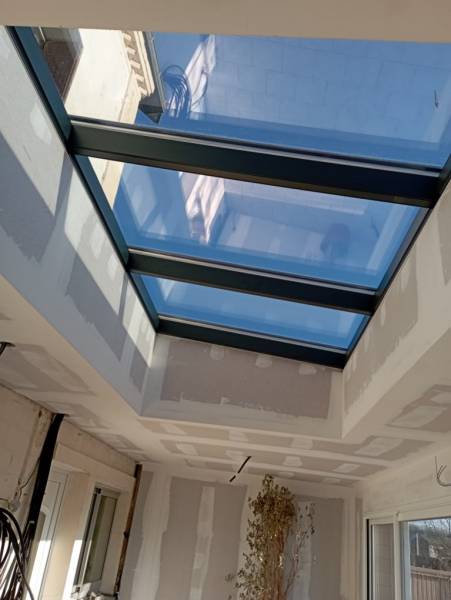 Faire poser une verrière dans son extension en bois