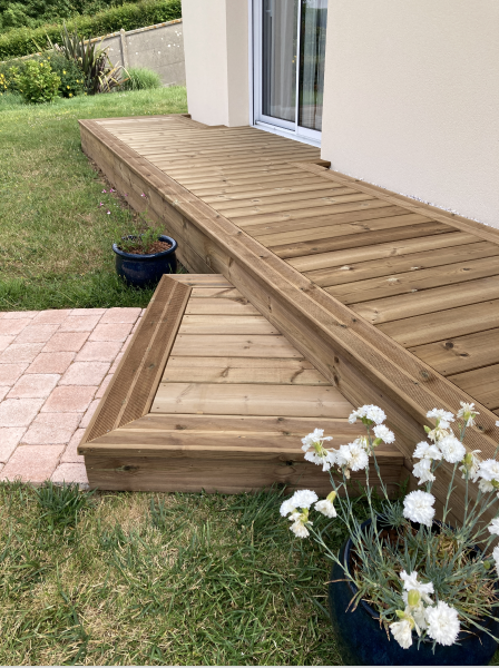 Créer une marche sur ma terrasse en bois